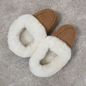 NWOT Cloud Nine Sheepskin Chestnut Suede Slippers Rubber Sole Womens 7